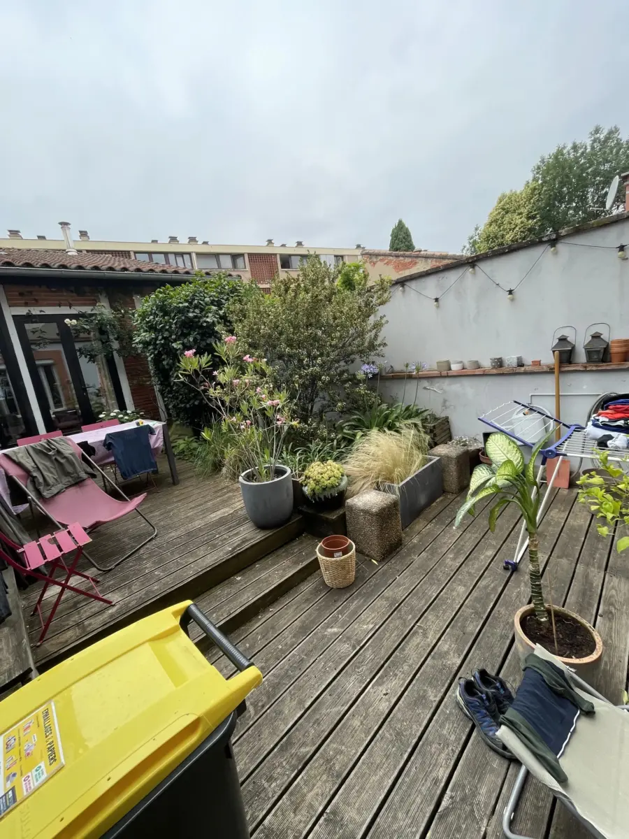Avant travaux : Aménagement de patio pavé avec voiles d'ombrage et briques dans le Tarn